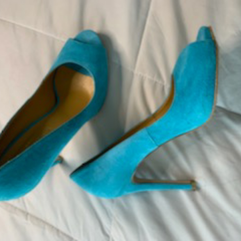 Heels - Picture 2 of 2